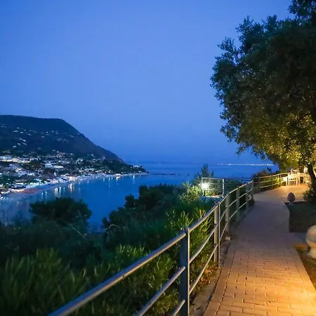 Marina Del Capo Рикади