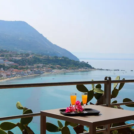 홀리데이파크 Villaggio Marina Del Capo Capo Vaticano 3*