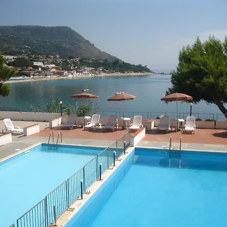 Marina Del Capo Рикади