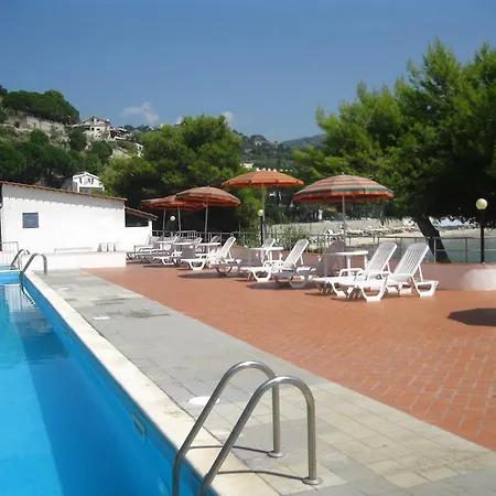 Marina Del Capo Рикади